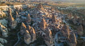 Kappadokien besuchen: Magie der Feenkamine & Heißluftballons erleben